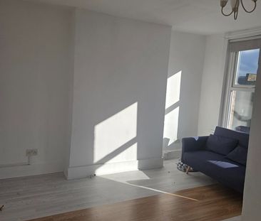 Studio Flat, Hampden Road, N8 - Photo 2