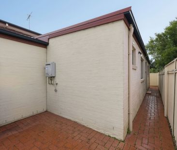 Convenient & Low-Maintenance Granny Flat - Furnished - Photo 6