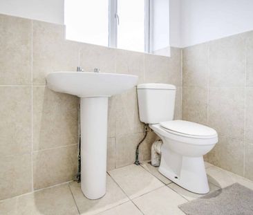 Basement Flat, 7 York Road, Swindon, Swindon, SN1 - Photo 5