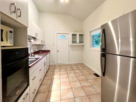 For Lease - 287 Kent Crescent, Burlington, Ontario - Photo 3