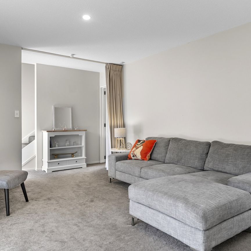 3 bedroom home in St Albans double garage - Photo 1