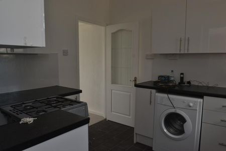 3 bedroom semi-detached house to rent - Photo 5