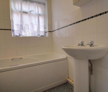 2 bedroom semi-detached house to rent - Photo 3