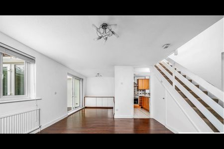 3 Bed Semi-Detached House, Marshalls Close, N11 - Photo 4