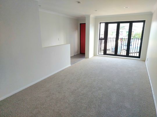 Modern Birkenhead Townhouse - Photo 1