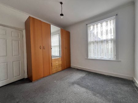 Price £2,000 pcm - Available Now - Unfurnished - Photo 2