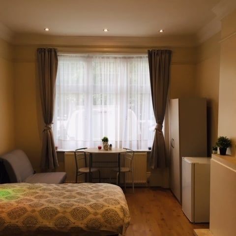 Room in a Shared House, Bowes Road, N13 - Photo 1