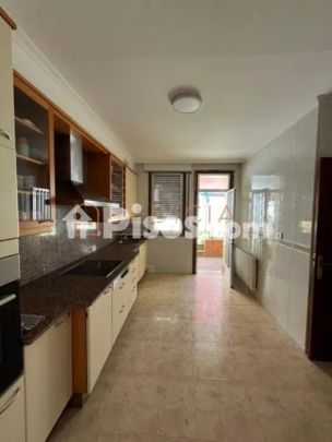 Casa en alquiler en Calle de Montecelo Alto, cerca de Travesía de Vigo - Photo 1