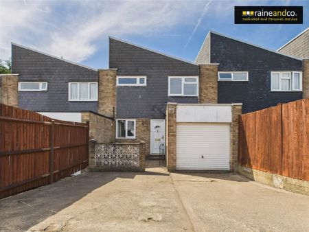 Hyde Avenue, Potters Bar - Photo 3