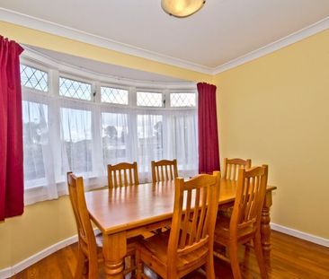 Prime location, Spacious and Stylish Family Home - Photo 3