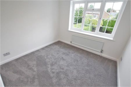 Arethusa Way, Woking, Surrey, GU24 - Photo 4