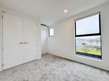 Brand-New Townhouse – Modern Style and Smart Design - Photo 3