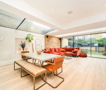 4 bedroom semi-detached house to rent - Photo 4