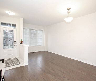 For Lease - 7 Frederick Pearson Street, East Gwillimbury, Ontario - Photo 3