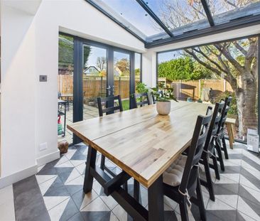 4 bedroom semi-detached house to rent - Photo 3