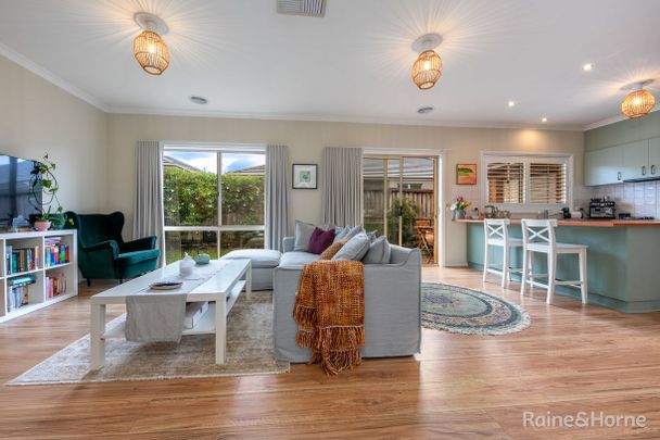 Charming Family Home in Sunbury - Photo 1