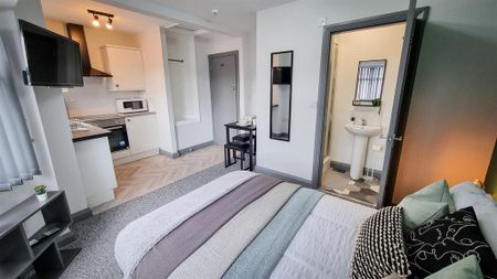 1 bedroom in a house share to rent - Photo 3