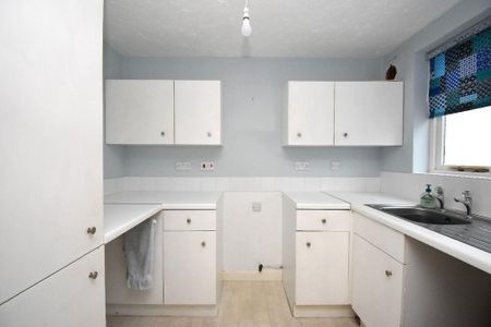 2 bedroom semi-detached house to rent - Photo 4