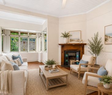 Charming Two Bedroom Semi, Huge Backyard - Photo 1