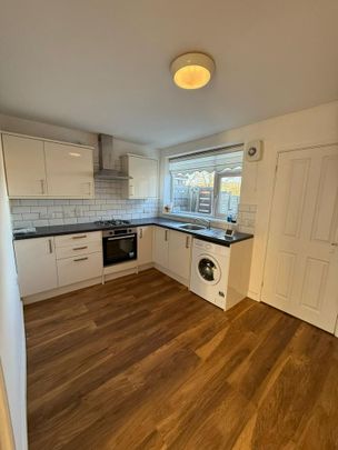 3 bedroom terraced house to rent - Photo 1