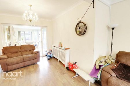 3 bedroom semi-detached house to rent - Photo 2