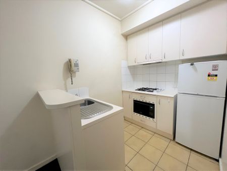 Furnished 2 bedroom in the Heart of Carlton - Photo 2