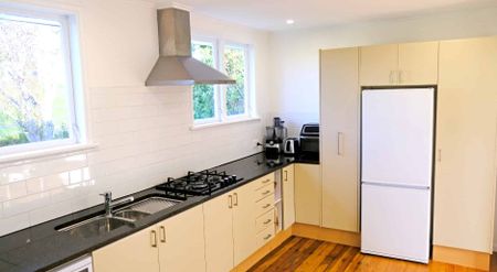 Family home in Glen Innes - Photo 4