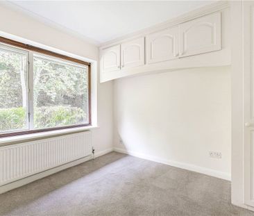 A five bedroom detached property situated within the town of Wendov... - Photo 6