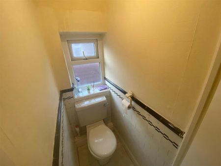 3 bedroom private hall to rent - Photo 5