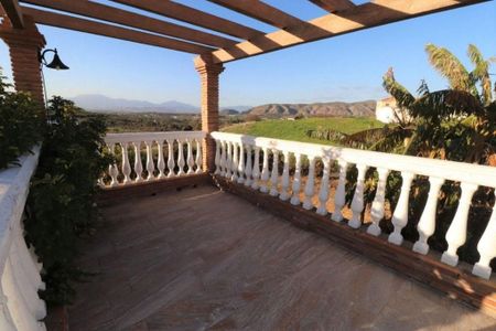 Luxury Villa for rent in Alhaurín de la Torre, Andalusia - Photo 4