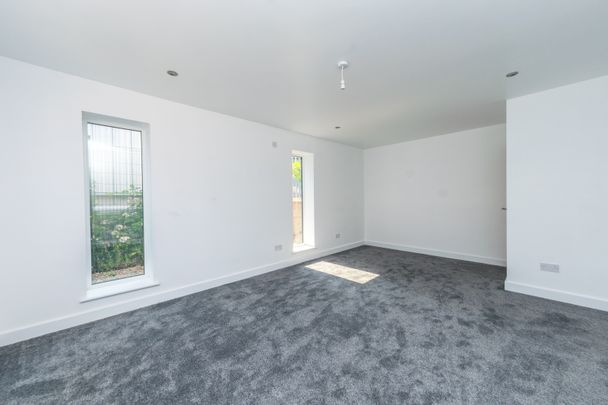 CROFT HOUSE MORLEY LEEDS - Photo 1