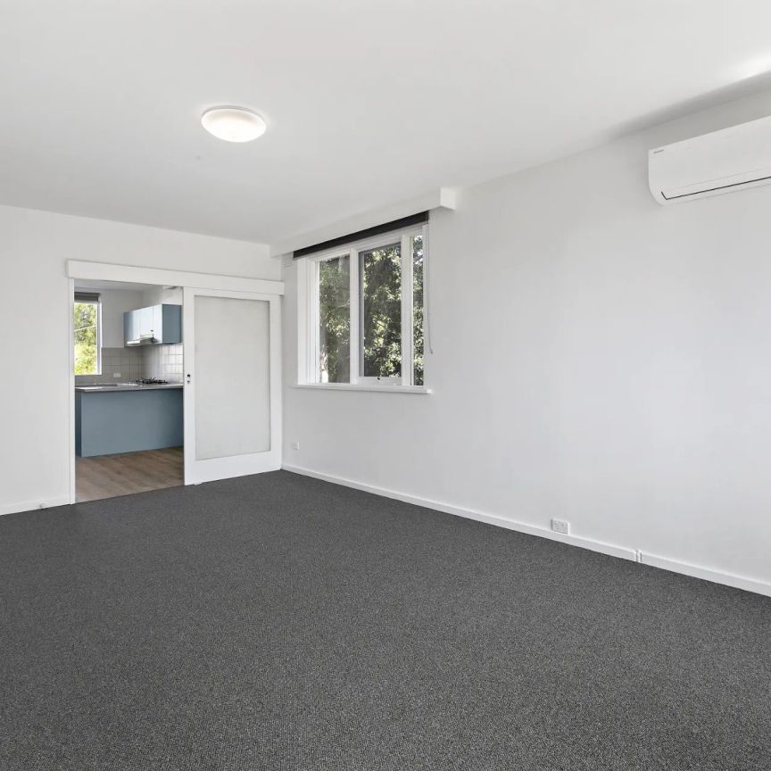 Superb Space, enticing locale! - Photo 1