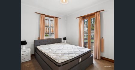 Fully Furnished- Great Location and gardener included - Photo 5