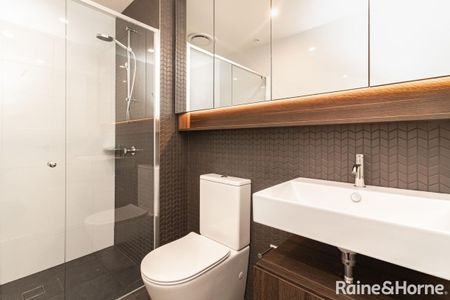 Modern 2 Bedroom In The Heart Of Parramatta! - Photo 3