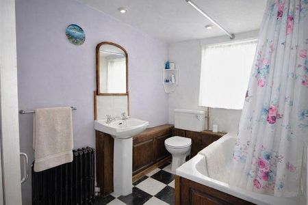 2 bedroom end of terrace house to rent - Photo 5