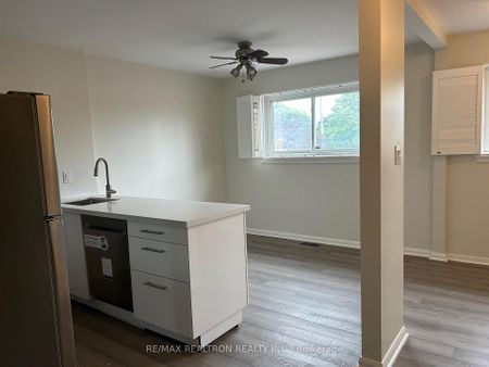 For Lease - 22 Tanjoe Crescent, Toronto, Ontario - Photo 2