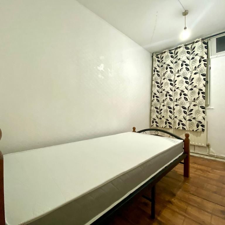 1 bedroom in a flat share to rent - Photo 1