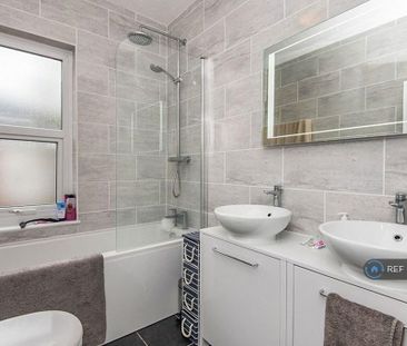 4 bedroom terraced house to rent - Photo 6