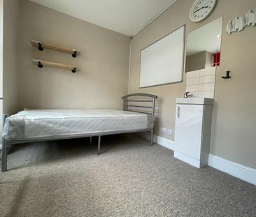 6 bedroom terraced house to rent - Photo 4