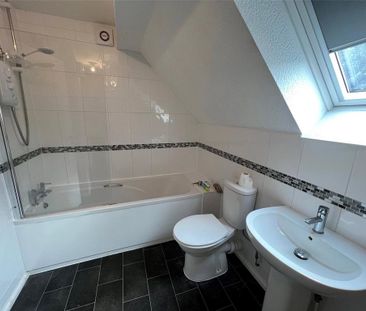 2 bedroom end of terrace house to rent - Photo 4