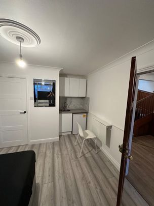 Studio Flat, Studio, E16 - Photo 1
