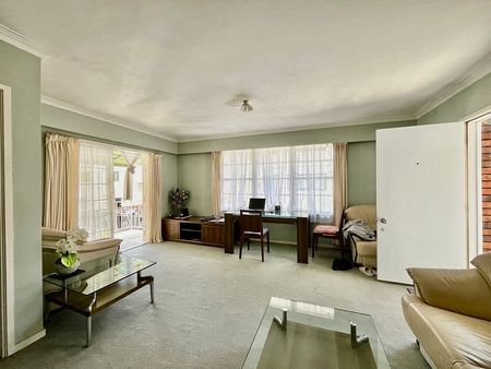 Centrally Located 2 Bedroom in Epsom - Photo 4