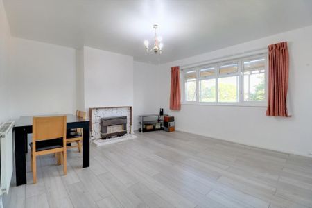 3 bedroom flat to rent - Photo 2