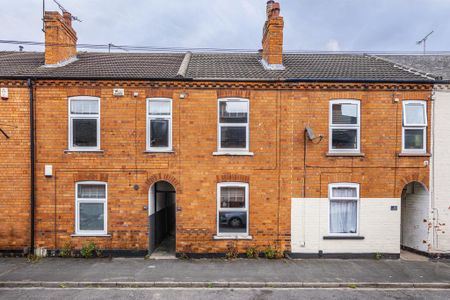 3 bedroom terraced house to rent - Photo 3