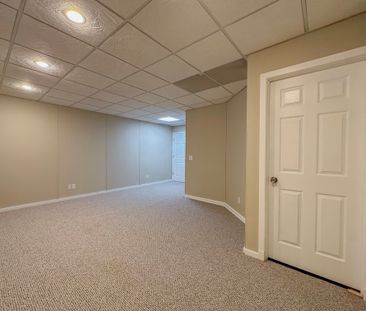 Modern 3 Bedroom Townhouse In Panatella | Garage | Fireplace - Photo 1