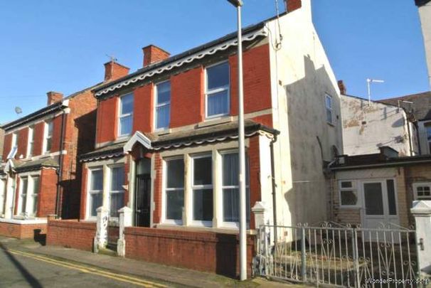 5 bedroom property to rent in Blackpool - Photo 1