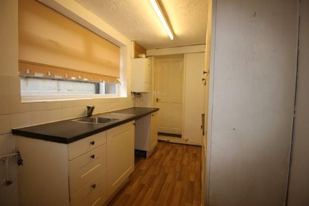 2 Bed Terraced House, Waltham Road, L6 - Photo 4