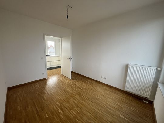 Penthousewohnung mit vier Zimmern und zwei TG-Plätzen in Hechtsheim - Photo 1