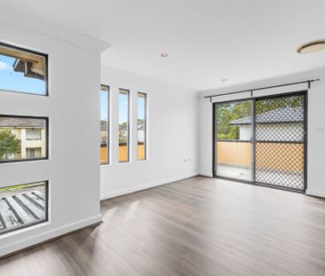 Stylish & Sophisticated - Photo 2