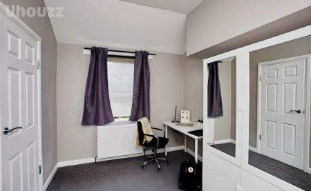 Entire Place·4B4B···95 St Margaret Rd - Photo 3